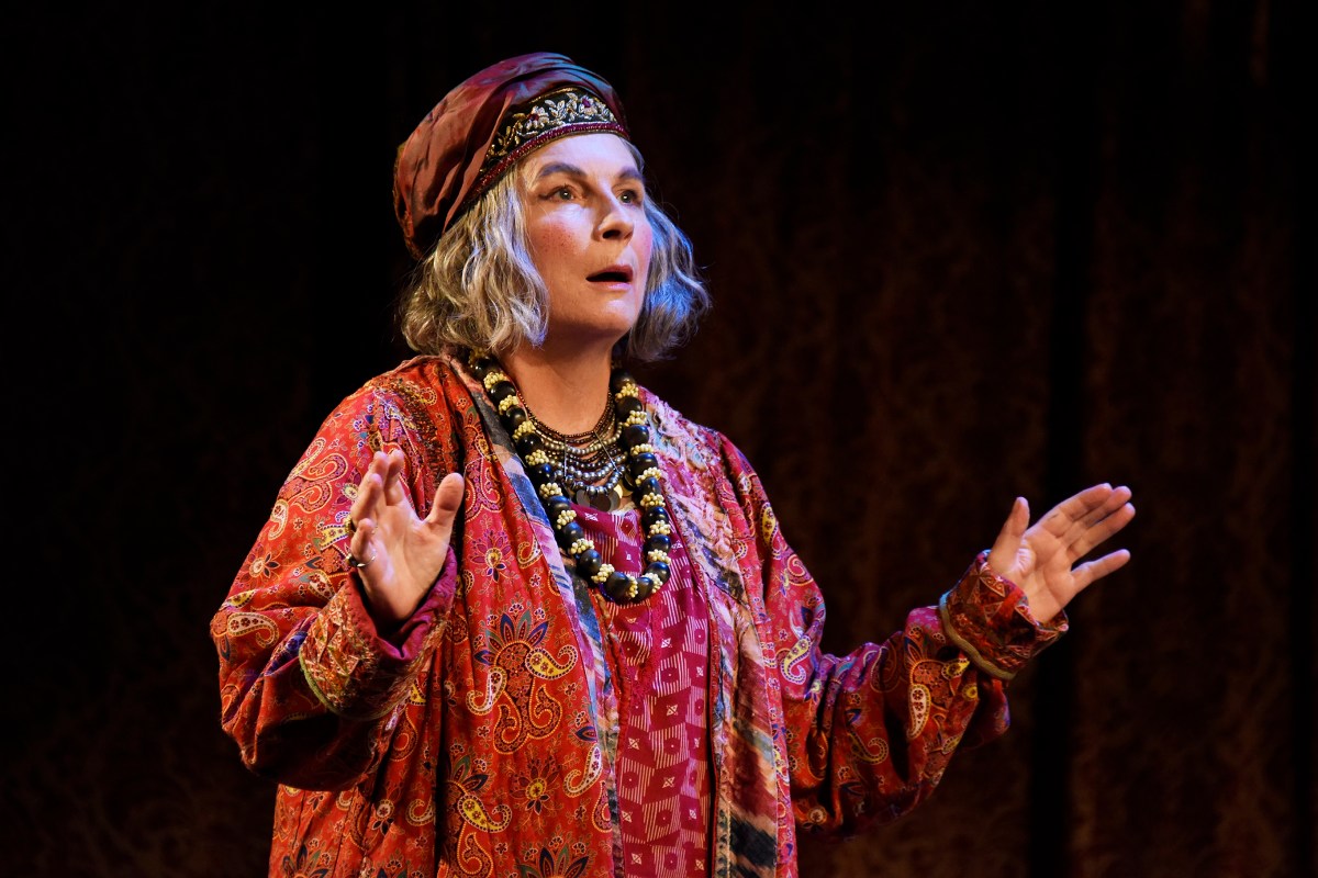 Featured image for “Noël Coward’s classic comedy Blithe Spirit will return to the West End starring Jennifer Saunders”