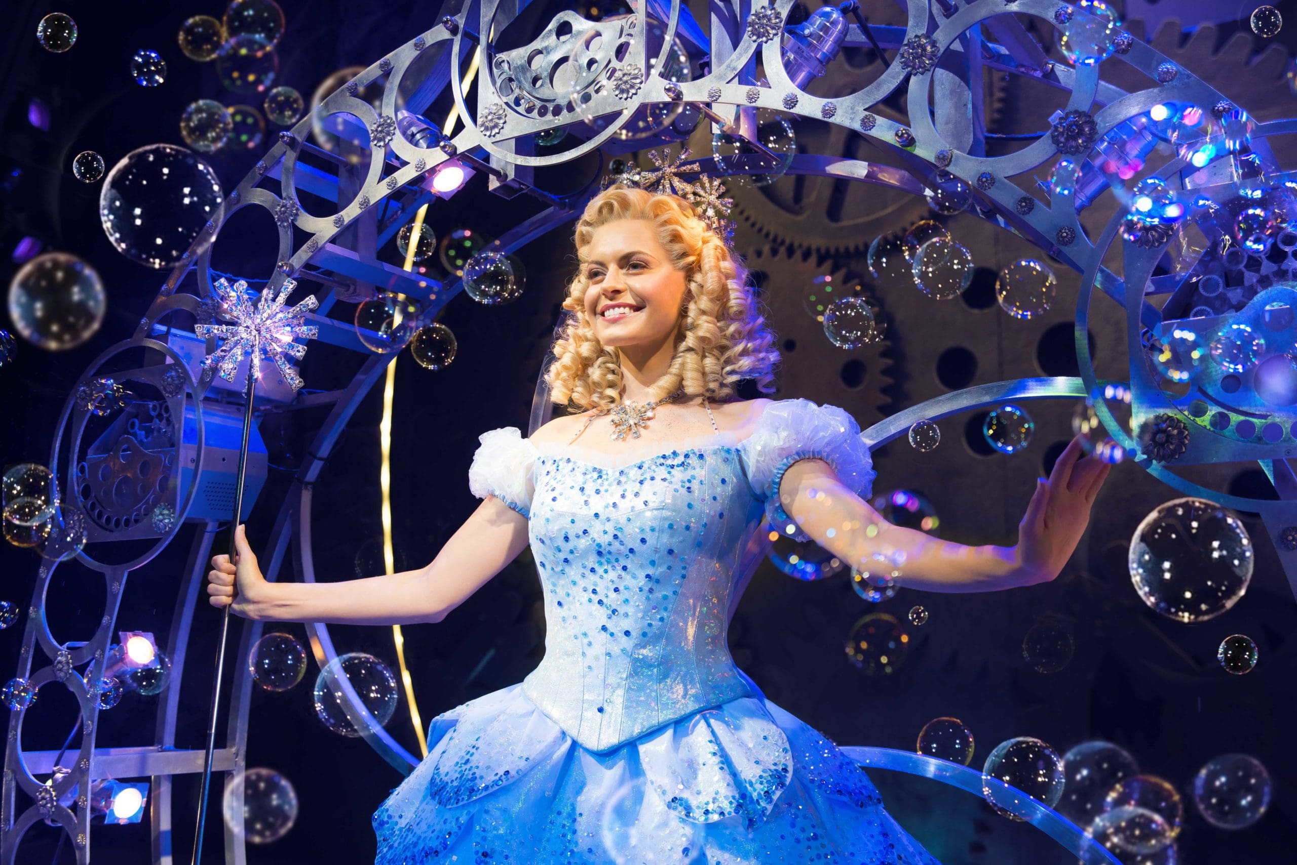 NEWS: Sophie Evans joins returning cast to play Glinda
